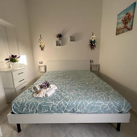 La Casa In Piazza Hotel Terrasini Bagian luar foto