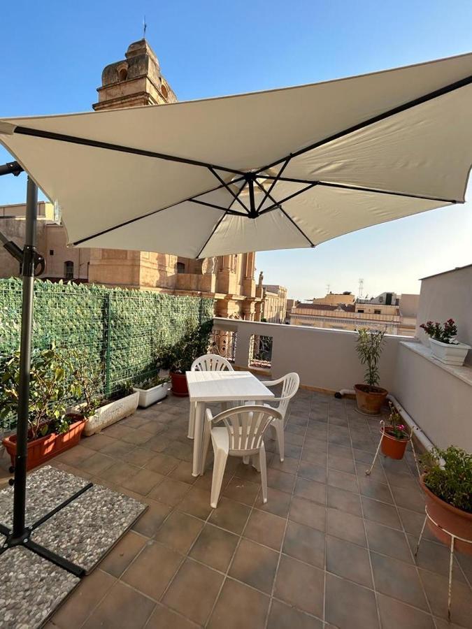 La Casa In Piazza Hotel Terrasini Bagian luar foto