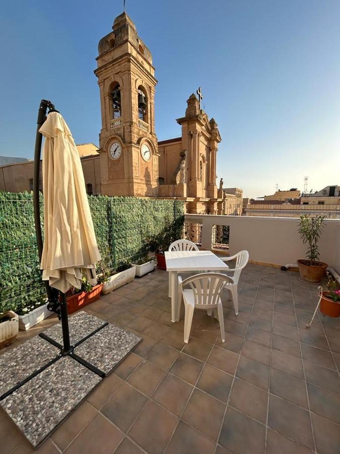 La Casa In Piazza Hotel Terrasini Bagian luar foto