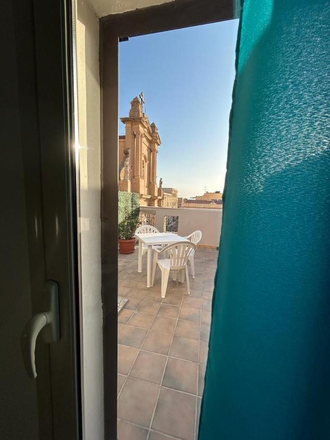 La Casa In Piazza Hotel Terrasini Bagian luar foto